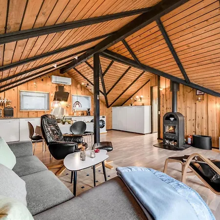 Tjana Holiday home *