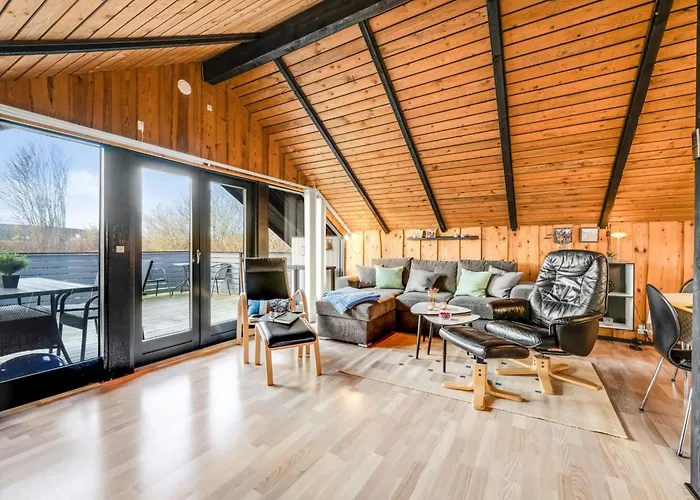 Tjana - 6km From The Sea By Interhome *